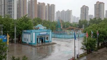 郑州多趟列车及航班停运受暴雨影响严重