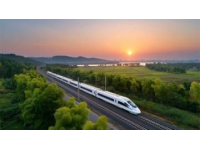 五一小长假首日全国铁路客流创新高：高铁网络与智慧调度应对出行高峰