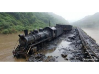 昆明多地列车因暴雨晚点，往返成都等方向受影响严重