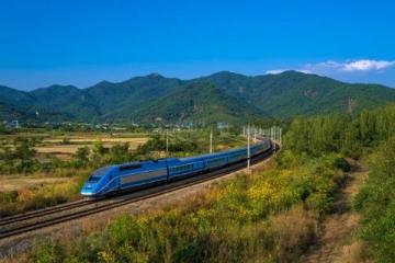 中国高速铁路里程碑：和谐号电力动车组引领2007年火车大提速时代