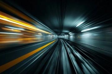 高铁隧道内被困3小时，停水停电不许下车，谁来守护安全？