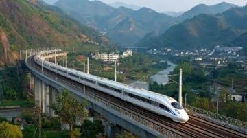 复兴号穿越武宜段：沪渝蓉高铁解锁春日快旅慢游新体验
