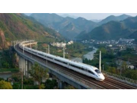 复兴号穿越武宜段：沪渝蓉高铁解锁春日快旅慢游新体验