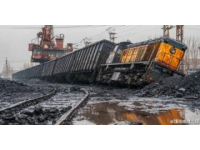 广东多趟列车因暴雨和龙卷风受阻, 桂林至珠海D3665被困数小时