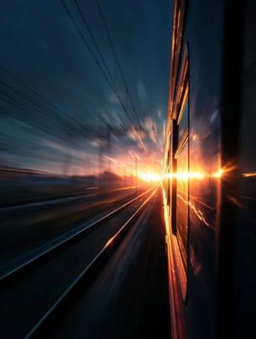 第一次坐高铁，才知道高铁的速度是真快啊！以前看高铁，都是在手机视频上