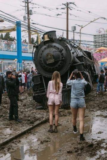 湖南张家界再发火车撞人事故，1名老人丧生，已有18人身亡；反思铁路安全与防护措施的完善