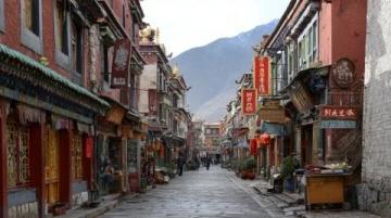 从上海硬座直达拉萨需要多少钱？详尽费用与必备物品清单