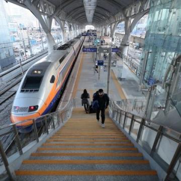 南昌站五一期间增开多趟省内普速列车 提升假期旅客出行体验