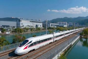 高铁车厢里全是外国人，坐趟海南高铁，我感觉自己才是老外