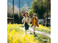 姐妹俩携手启程，共赴拉萨的春日之旅