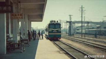 合肥站隐藏的时光之旅：湖蓝双层列车带你穿越回淮北记忆