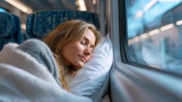 长途卧铺充电焦虑:保障老年旅客的出行便利与设施升级需求