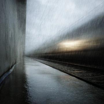 湖南暴雨预警:列车运行调整,请关注最新出行信息与安全指南