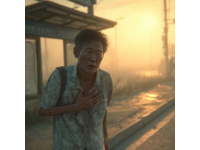 厦门站，一列火车启动后，一位62岁老人在众人面前哭得心碎万分。