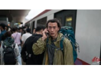 近日，一名男子搭乘高铁时坐过了站,他原本该在常熟站下车，却因注意力分散