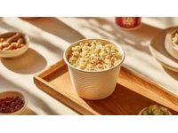 旅客在火车上肚子饿了，准备泡面却遇到了意想不到的情况