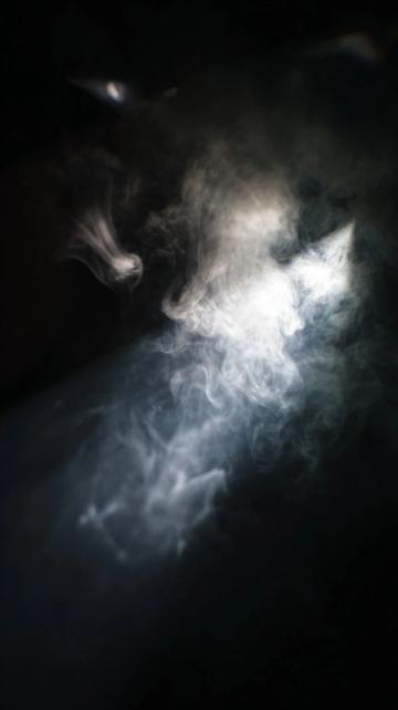 你认为应该禁止高铁站台吸烟吗我认为应该,坐高铁的朋友,大概率都遇过这事排
