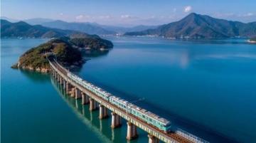 净月潭雪国列车：游客打卡体验之旅