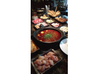 火车自助餐攻略：沈阳局推出东北风味大餐，早餐25元，午晚餐35元。