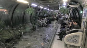 烧钱地铁或成过去?中国造出无轨列车,路面划线即可轻松通行