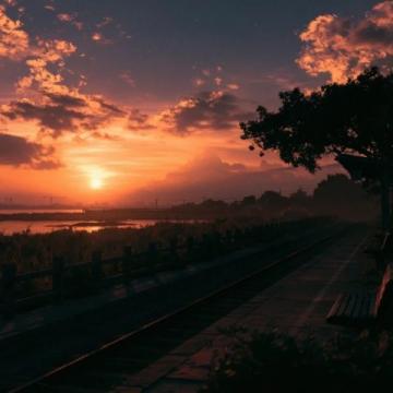 海风与云影的海岸列车：治愈心灵的晨间旅途风景