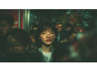 沈阳北站紧急救援：女童误入G1208列车与站台缝隙，列车长迅速解救