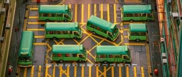 中国研发全球首辆无轨公路列车,颠覆传统轨道出行方式