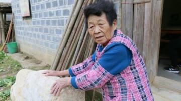 心真大!湖南,女子趁动车停靠间隙,下车扔垃圾,结果,刚扔完转身