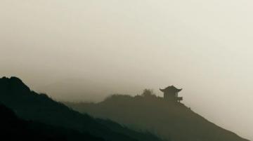 冬日列车上的黄河之思：细雨、寒风与自然的静默力量