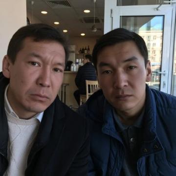 内地小伙新疆创业,出疆的列车上，碰到了一位在新疆奋斗了18年