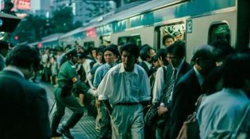 旅客乘车突发身体不适,列车长专业处置及时救助,暖心护航平安旅途