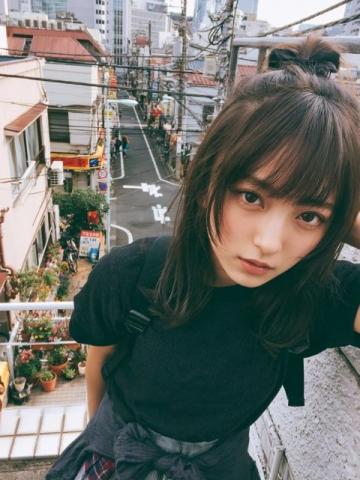 1988年,23岁的清华女研究生在火车上对一个35岁的男人一见钟情