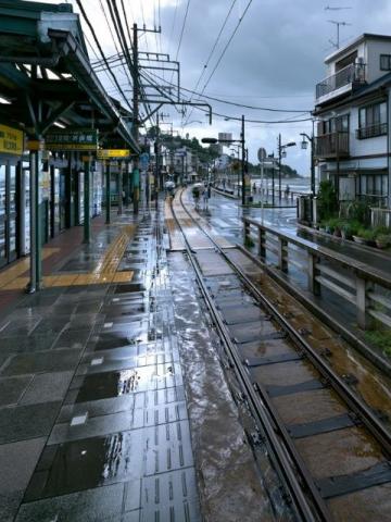 台风杨柳致海南铁路全线停运，进出岛列车暂停服务