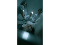 河南鲁山50岁孕妇火车站紧急临产，警方与众人合力成功助产