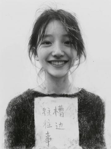 1977年，知青于文娟返城，恋人跟着列车狂奔，她擦干眼泪，大喊道别追了