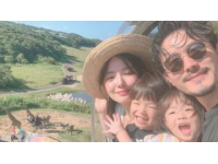 看哭了！吉林长春，女子带女儿回老家去看父母，返程时父亲一直把她们送到高铁站