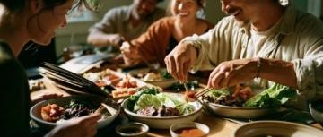 上海硬卧列车餐车美食盛宴！11 月 3 日美食狂潮，网友热议感受旅途温暖