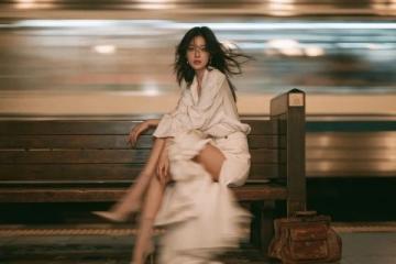高铁邻座中年女人特别安静，一路看窗外，快到站时突然问我有没有女儿。
